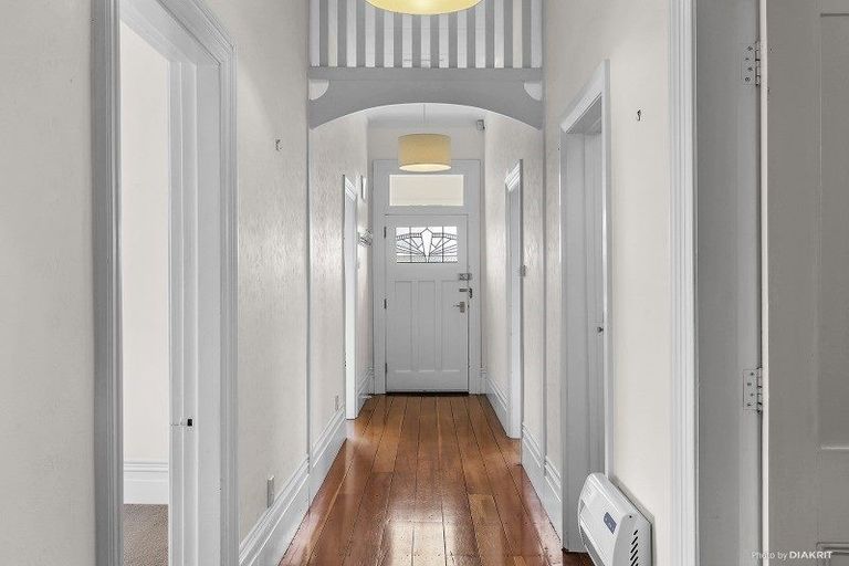 Photo of property in 35 Brougham Street, Mount Victoria, Wellington, 6011