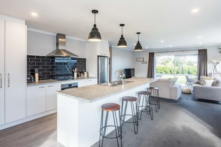 Photo of property in 3 Gallipoli Place, Paraparaumu, 5032