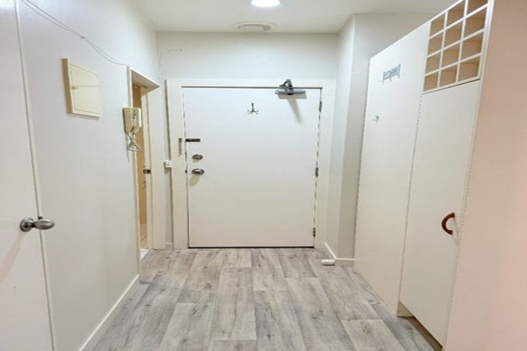 Photo of property in Terrace Tower Apartments, 8b/126 The Terrace, Wellington Central, Wellington, 6011