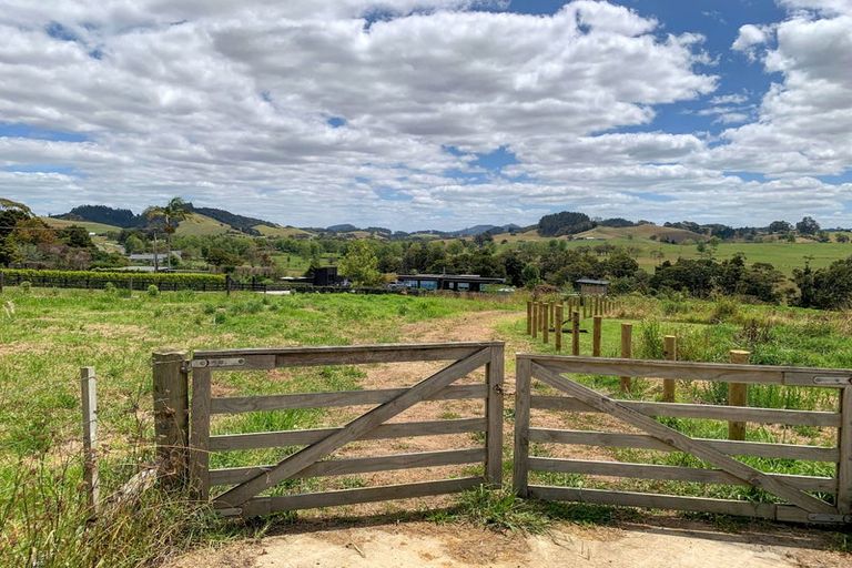 Photo of property in 825 Whareora Road, Whareora, 0175