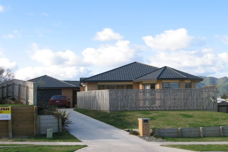 Photo of property in 27 Campion Road, Waikanae Beach, Waikanae, 5036