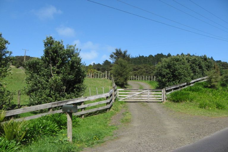 Photo of property in 140 Bethells Road, Waitakere, Henderson, 0781