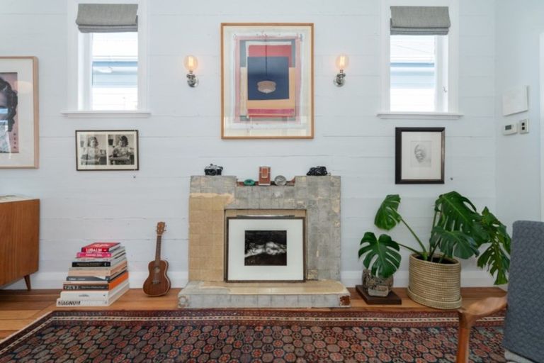 Photo of property in 187 Onepu Road, Lyall Bay, Wellington, 6022