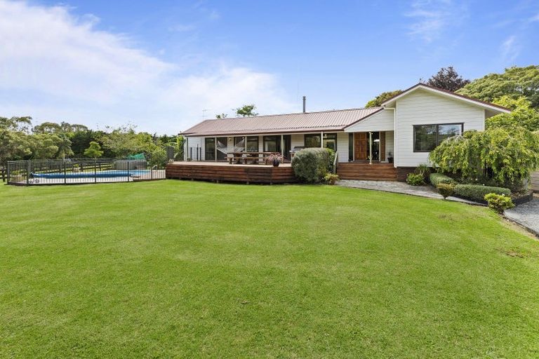 Photo of property in 132 Motu Road, Kumeu, 0891