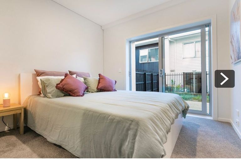 Photo of property in 23 Wharetana Crescent, New Lynn, Auckland, 0600