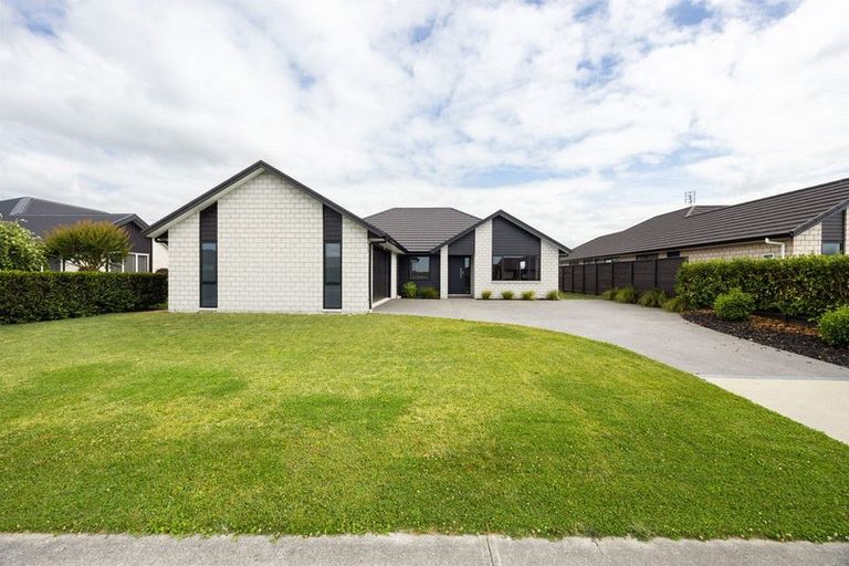 Photo of property in 44 Norfolk Drive, Cambridge, 3434