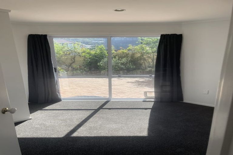 Photo of property in 5 Erskine Close, Island Bay, Wellington, 6023