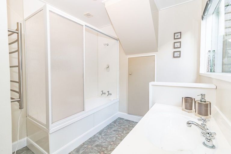 Photo of property in 20 Shakespeare Road, Bastia Hill, Whanganui, 4500