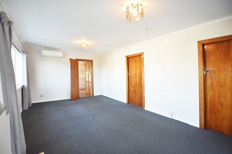 Photo of property in 52 Beaubank Road, Kelston, Auckland, 0602