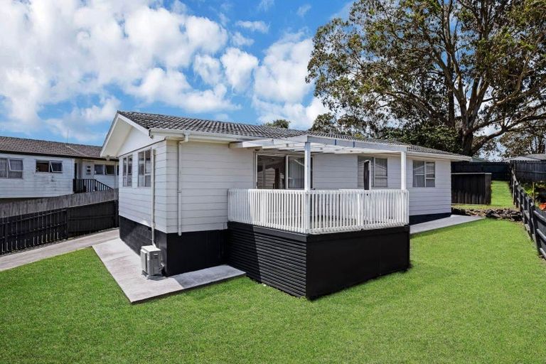 Photo of property in 20 Frobisher Way, Clendon Park, Auckland, 2103