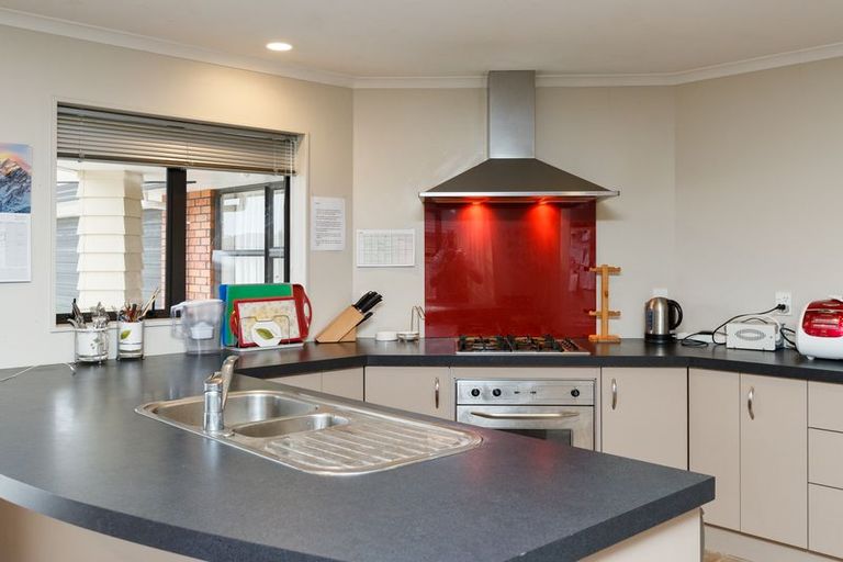 Photo of property in 5 Nevada Way, Kelvin Grove, Palmerston North, 4414