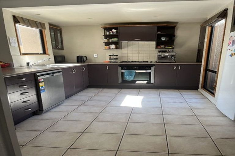 Photo of property in 26 Oakford Close, Riccarton, Christchurch, 8011