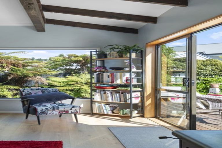 Photo of property in 3/63 Beachville Road, Redcliffs, Christchurch, 8081