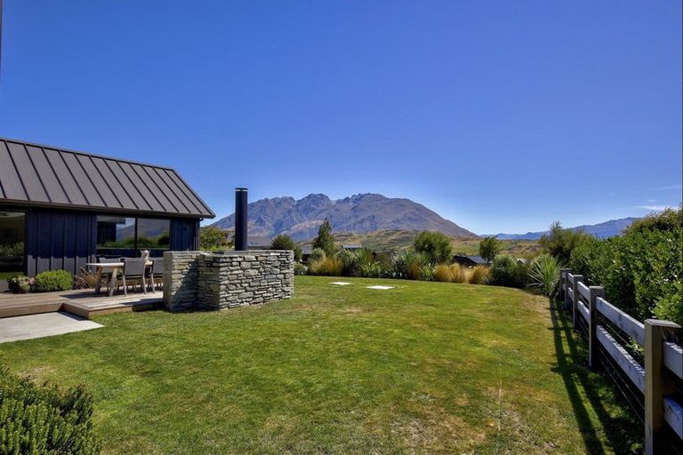 Photo of property in 12 Kinross Lane, Jacks Point, Queenstown, 9371