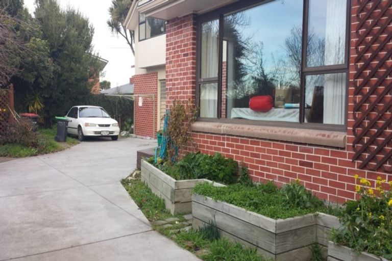 Photo of property in 4 Oakfield Street, Burnside, Christchurch, 8053