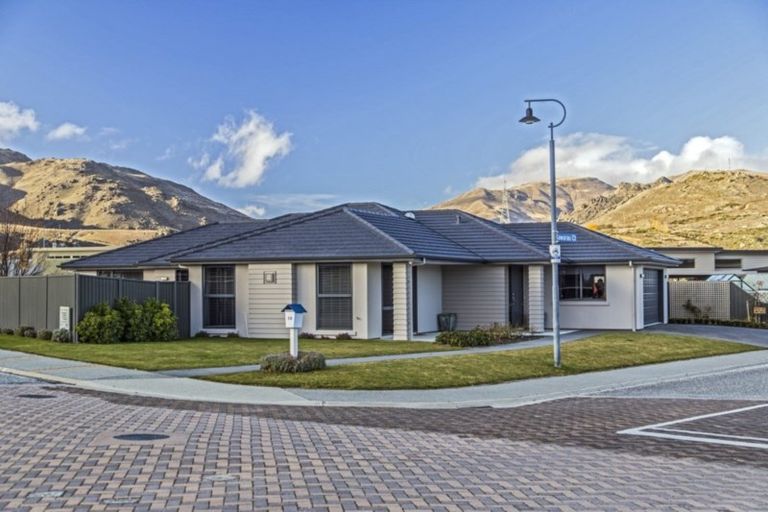 Photo of property in 28 Matthews Crescent, Cromwell, 9310