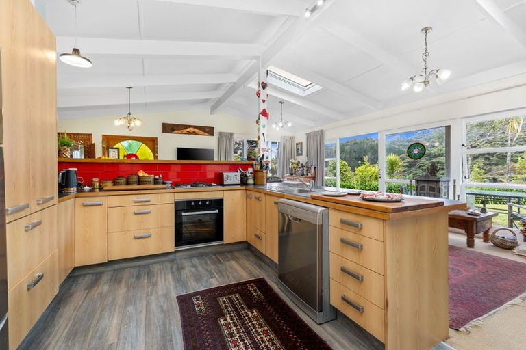 Photo of property in 90 Lone Kauri Road, Karekare, Auckland, 0772