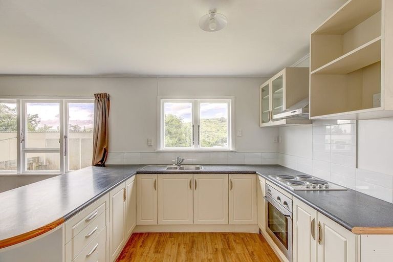 Photo of property in 115-117 Sievers Grove, Cannons Creek, Porirua, 5024