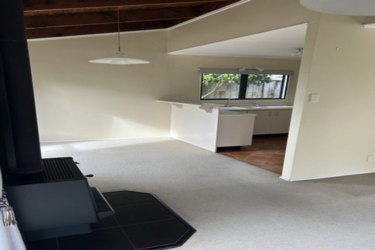 Photo of property in 2/21 Tiri Tiri Road, Birkdale, Auckland, 0626