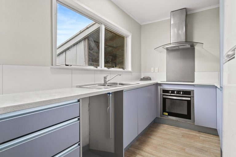 Photo of property in 17 Oxford Road, Manurewa, Auckland, 2102