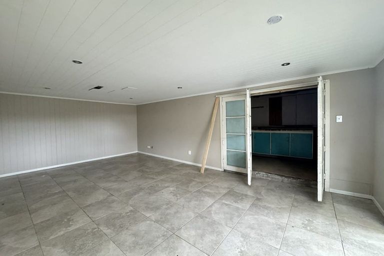 Photo of property in 25 Ellesmere Crescent, Pakuranga Heights, Auckland, 2010
