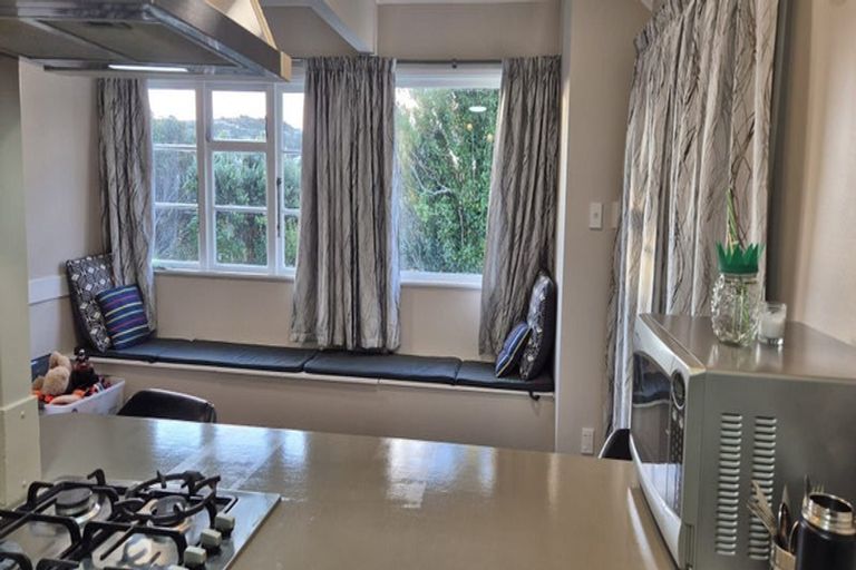 Photo of property in 11 Miles Crescent, Newlands, Wellington, 6037