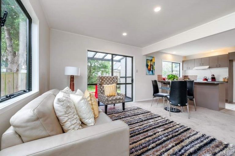 Photo of property in 12 Caspian Close, New Lynn, Auckland, 0600