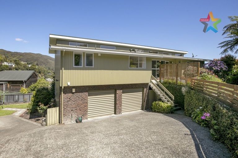 Photo of property in 16 Summit Road, Fairfield, Lower Hutt, 5011