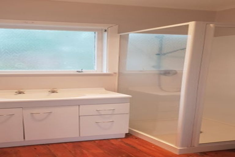 Photo of property in 71a Park Rise, Campbells Bay, Auckland, 0630