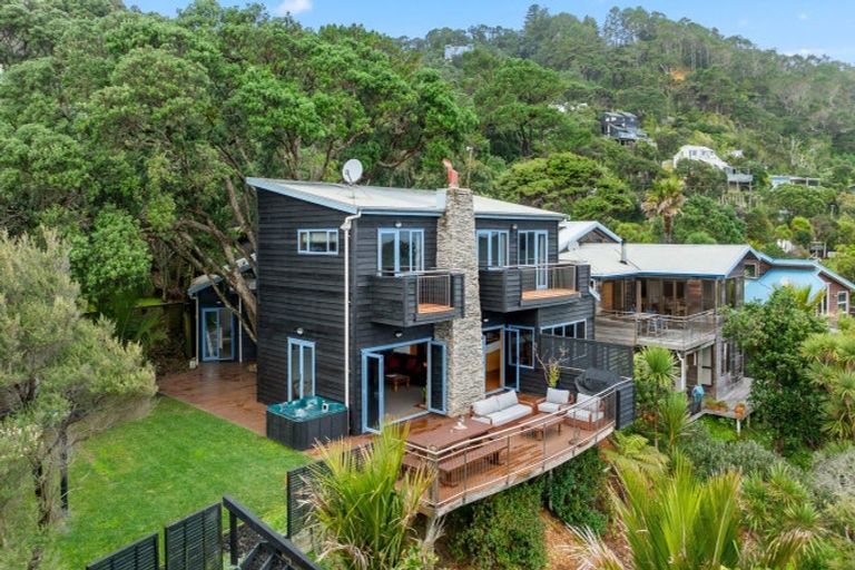 Photo of property in 84 Domain Crescent, Muriwai, Waimauku, 0881