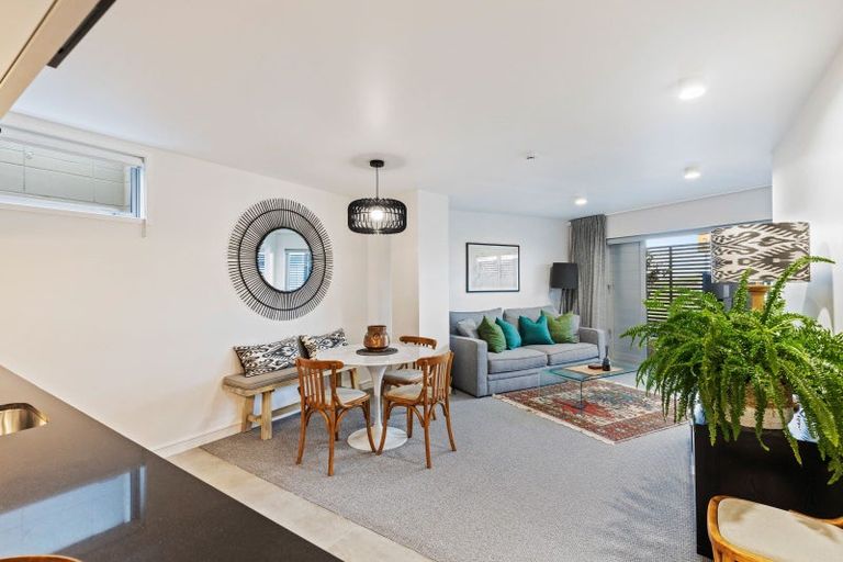 Photo of property in Weekeston Apartments, 2 Nobs Line, Strandon, New Plymouth, 4312