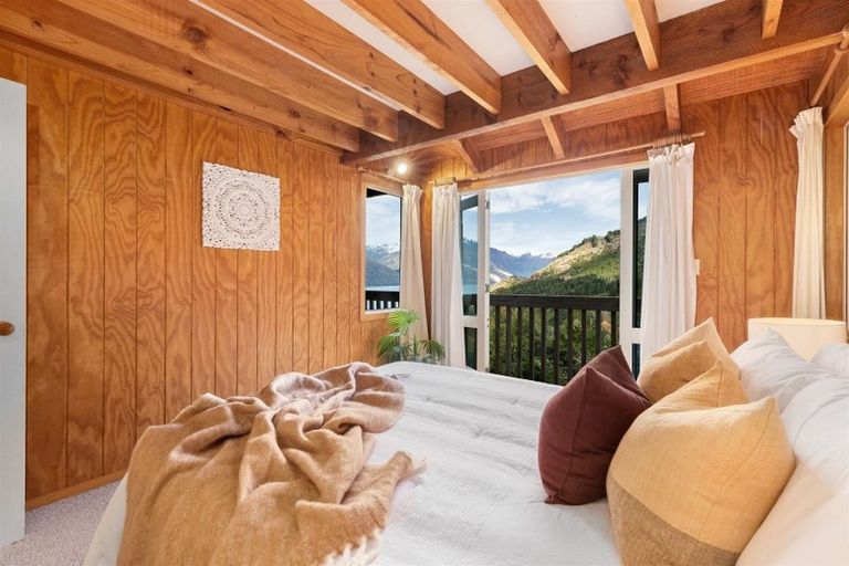 Photo of property in 32b Mackinnon Terrace, Sunshine Bay, Queenstown, 9300