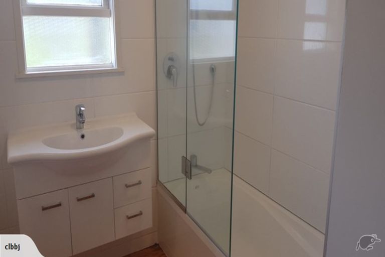 Photo of property in 45 Divich Avenue, Te Atatu South, Auckland, 0610