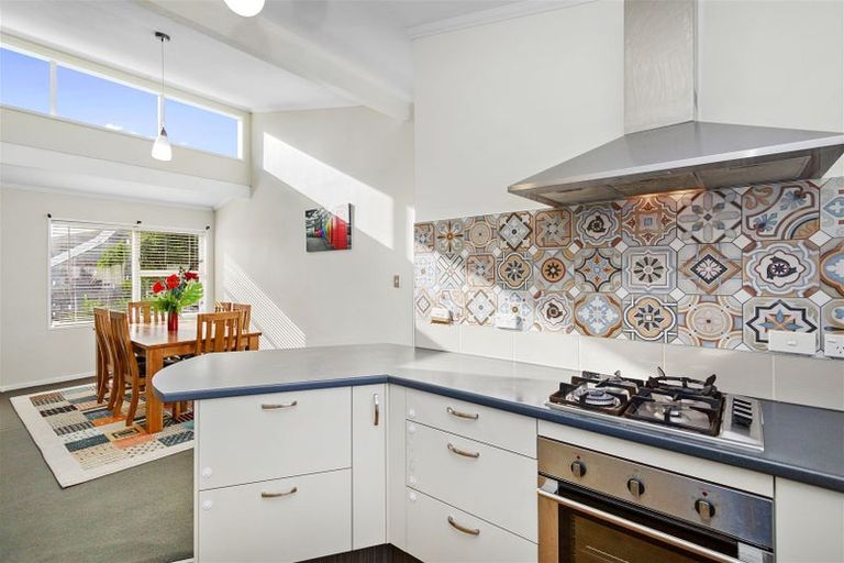 Photo of property in 78 Churton Drive, Churton Park, Wellington, 6037