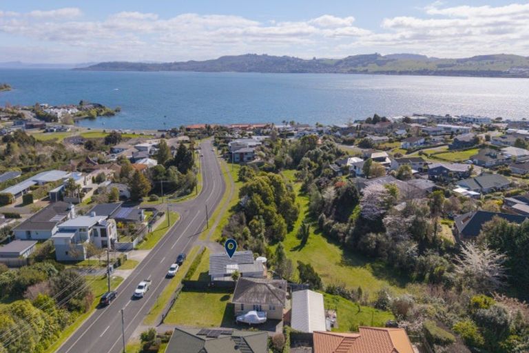 Photo of property in 32 Shepherd Road, Waipahihi, Taupo, 3330