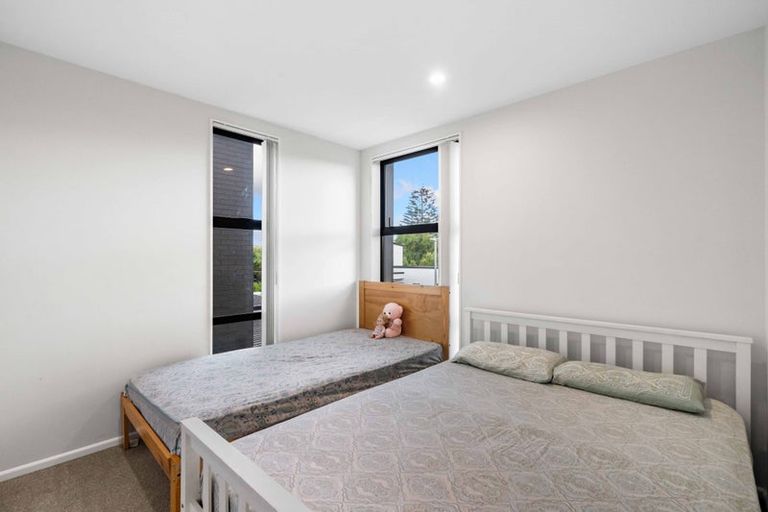 Photo of property in 15 Battalion Drive, Papakura, 2110