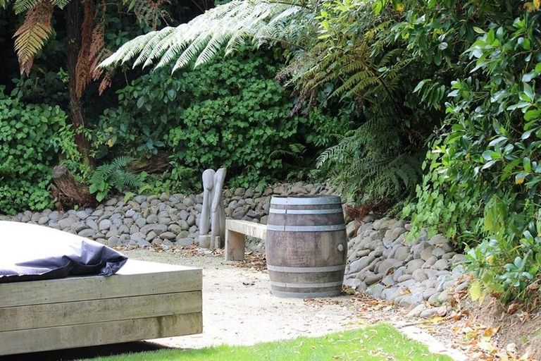 Photo of property in 2 Corrondella Grove, Belmont, Lower Hutt, 5010