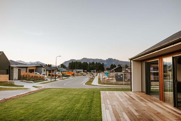 Photo of property in 19 Pounamu Avenue, Albert Town, Wanaka, 9305