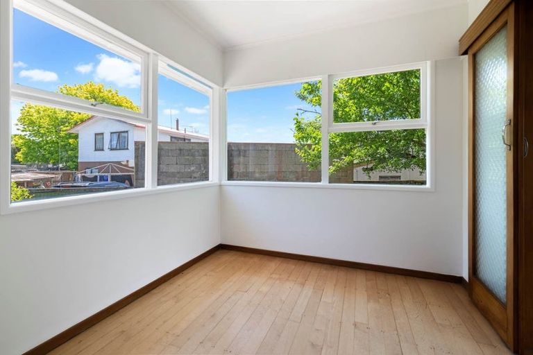 Photo of property in 62 Ferguson Street, Manurewa East, Auckland, 2102