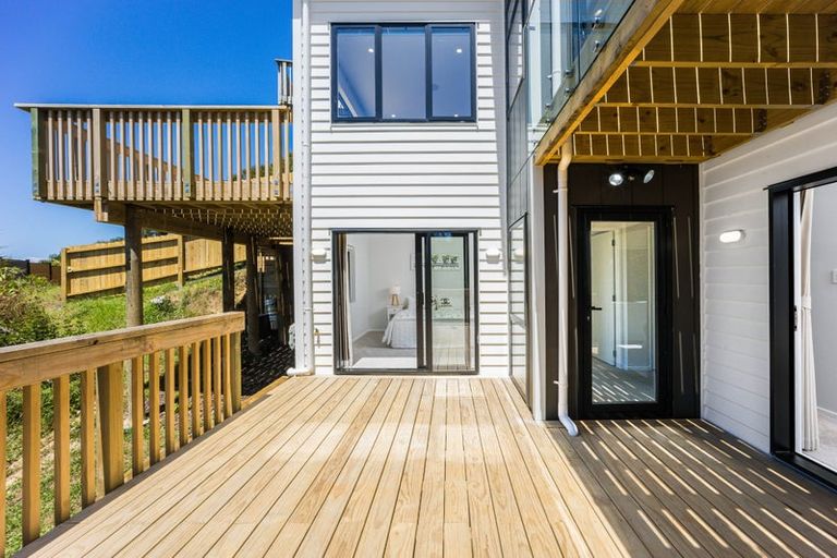 Photo of property in 254a Whangaparaoa Road, Red Beach, 0932