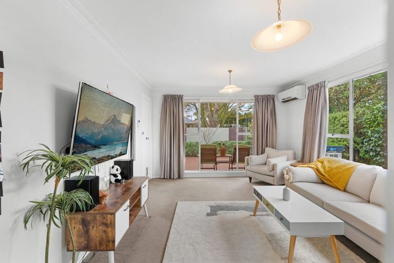 Photo of property in 35 Montclare Avenue, Avonhead, Christchurch, 8042