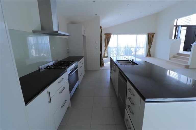 Photo of property in 32 Leburn Crescent, Flat Bush, Auckland, 2016