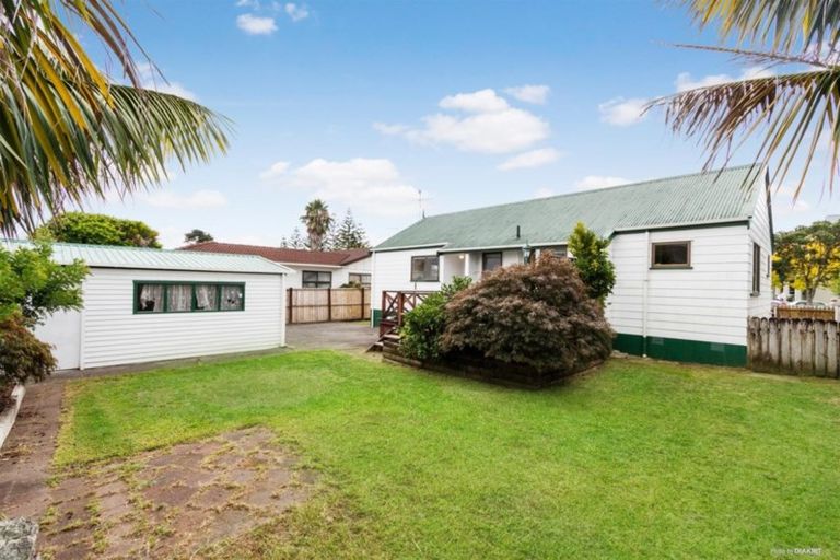 Photo of property in 17 Highland Park Drive, Highland Park, Auckland, 2010