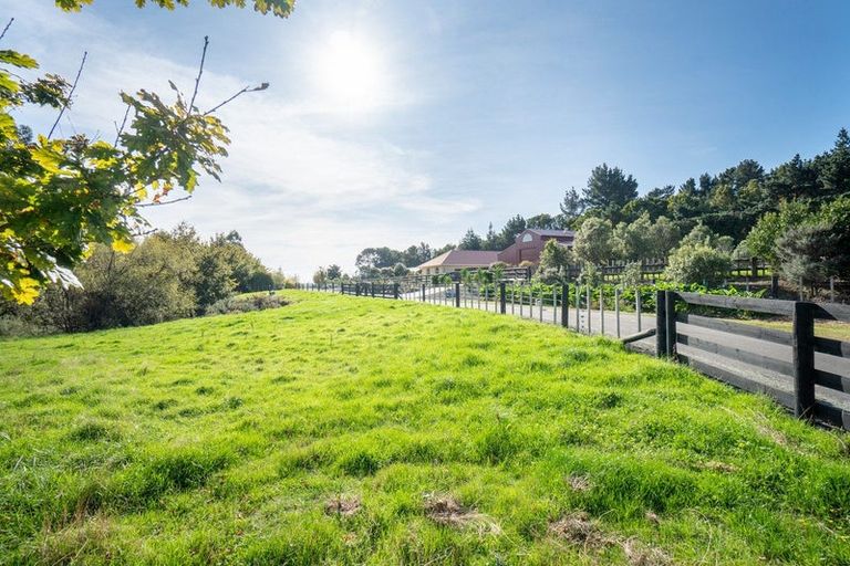 Photo of property in 50 Waicola Drive, Fitzherbert, Palmerston North, 4471