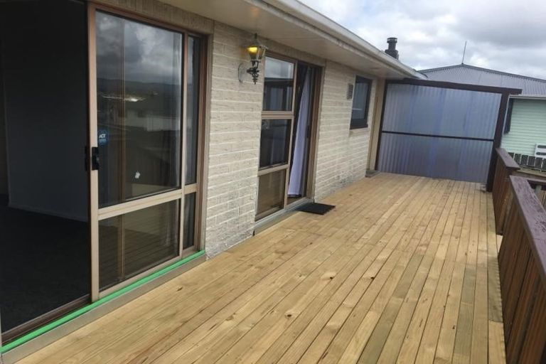 Photo of property in 21 Kirrie Avenue, Te Atatu South, Auckland, 0610