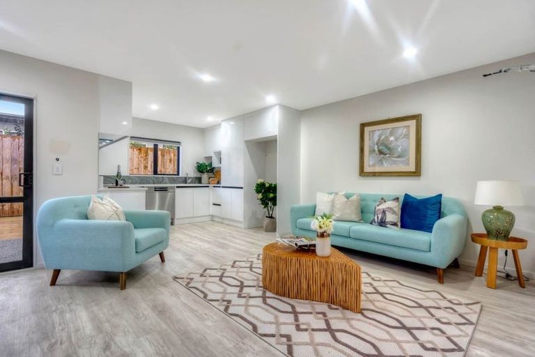 Photo of property in 4/2 Smiths Avenue, Papakura, 2110