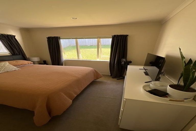 Photo of property in 8 Jomard Terrace, Northcross, Auckland, 0632