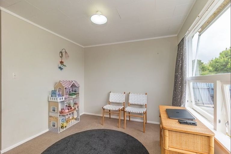 Photo of property in 12 Regal Street, Levin, 5510