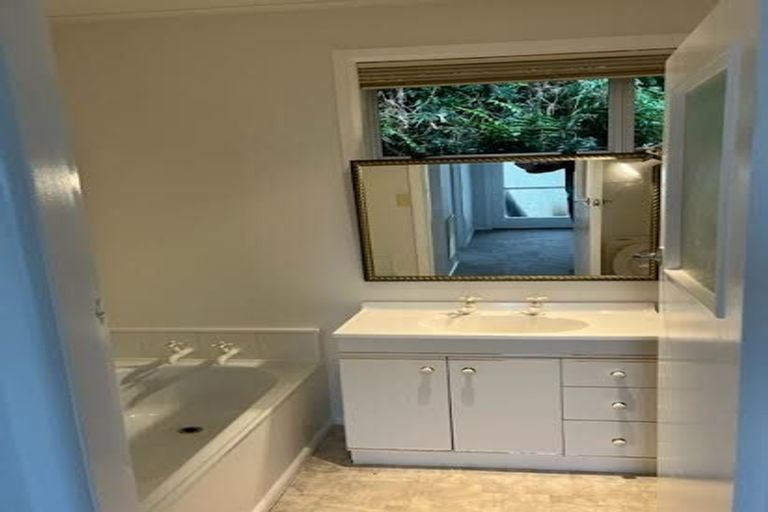 Photo of property in 7 Glenville Road, Karaka Bays, Wellington, 6022