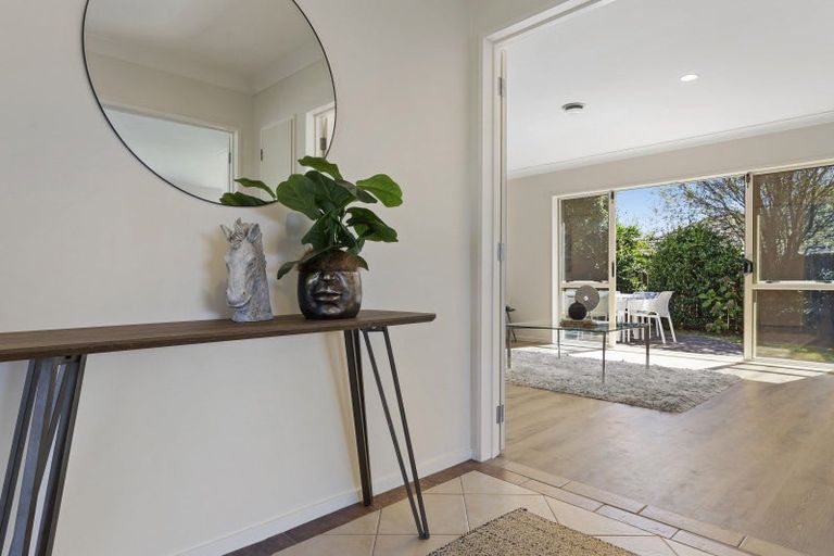 Photo of property in 28 Craigavon Drive, East Tamaki, Auckland, 2013